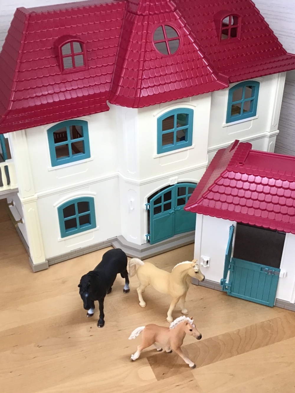 Schleich Horses Stable and House